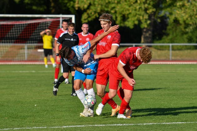 Ben-Luca Fisher (SV Stuttgarter Kickers, 06), Jakob Bader (FC Rottenburg, 17), Lukas Behr (FC Rottenburg, 11) FC Rottenburg vs. SV Stuttgarter Kickers ,Fussball, WFV-Pokal, Gruppe 3, 3. Runde, Wuerttemberg, Saison 2026 2027, 11.08.2026, FC Rottenburg vs. SV Stuttgarter Kickers ,Fussball, WFV-Pokal, Gruppe 3, 3. Runde, Wuerttemberg, Saison 2026 2027, 11.08.2026 Rottenburg am Neckar *** Ben Luca Fisher, SV Stuttgarter Kickers, 06, Jakob Bader, FC Rottenburg, 17, Lukas Behr, FC Rottenburg, 11, FC Rottenburg vs. SV Stuttgarter Kickers, Soccer, WFV Cup, Group 3, Round 3, Württemberg, 2026–2027 Season, August 11, 2026, FC Rottenburg vs. SV Stuttgarter Kickers, Soccer, WFV Cup, Group 3, Round 3, Württemberg, 2026–2027 Season, August 11, 2026, Rottenburg am Neckar Copyright: xEibner-Pressefoto RalphxKunzex EP_RKE