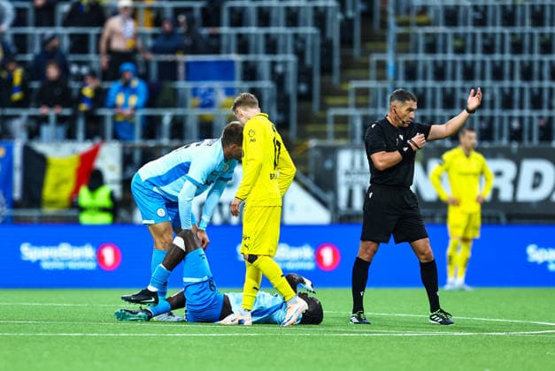 Fotball, Champions League 2025 2026: Bodo Glimt - Union Saint-Gilloise Bodo 20260811. Spiller ligger nede under kvalifiseringskampen til Champions League mellom Bodo Glimt og Union Saint-Gilloise pa Aspmyra stadion. Foto: Mats Torbergsen NTB Bodo Norge EDITORIAL USE ONLY. RESTRICTED USE FOR BETTING COMPANIES Ref:_SPOnvrn-CsAT_M.jpg *** Soccer, Champions League 2025 2026 Bodo Glimt Union Saint Gilloise Bodo 20260811 A player lies on the ground during the Champions League qualifying match between Bodo Glimt and Union Saint Gilloise at Aspmyra Stadium. Photo: Mats Torbergsen, NTB, Bodo, Norway. EDEDITORIAL USE ONLY; RESTRICTED USE FOR BETTING COMPANIES  Copyright: xMatsxTorbergsenx xNTBx