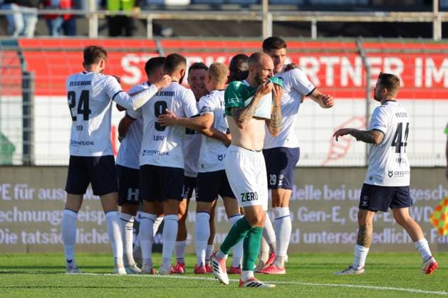 11.08.26, GER, Regionalliga Nord, Fussball, 1. Spieltag, Saison 2026 2027, Dietmar-Scholze-Stadion an der Lohmuehle, VfB Lübeck vs VfB Oldenburg Torjubel Jubel. Torschütze Torschuetze Nico Knystock (VfB Oldenburg 44) jubelt ueber das Tor zum 0:1 Foto nordphoto GmbH Tauchnitz Luebeck Dietmar-Scholze-Stadion an der Lohmuehle SH Germany *** August 26, 2026, GER, Regionalliga Nord, Soccer, Matchday 1, 2026–2027 Season, Dietmar Scholze Stadium at the Lohmühle, VfB Lübeck vs. VfB Oldenburg Goal celebration Cheering Goal scorer(s) Nico Knystock of VfB Oldenburg (44) celebrates the goal that made it 0–1 Photo: nordphoto GmbH, Tauchnitz, Lübeck, Dietmar Scholze Stadium an der Lohmuehle, SH, Germany Copyright: xnordphotoxGmbHx xTauchnitzx