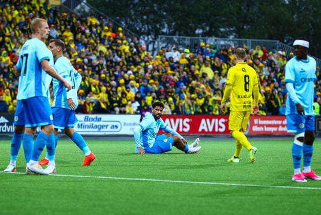 Fotball, Champions League 2025 2026: Bodo Glimt - Union Saint-Gilloise Bodo 20260811. Spiller ligger nede under kvalifiseringskampen til Champions League mellom Bodo Glimt og Union Saint-Gilloise pa Aspmyra stadion. Foto: Mats Torbergsen NTB Bodo Norge EDITORIAL USE ONLY. RESTRICTED USE FOR BETTING COMPANIES Ref:_SPOCmy3b71Gu-c.jpg *** Soccer, Champions League 2025 2026 Bodo Glimt Union Saint Gilloise Bodo 20260811 A player lies on the ground during the Champions League qualifying match between Bodo Glimt and Union Saint Gilloise at Aspmyra Stadium. Photo: Mats Torbergsen, NTB, Bodo, Norway. EDEDITORIAL USE ONLY; RESTRICTED USE FOR BETTING COMPANIES  Copyright: xMatsxTorbergsenx xNTBx