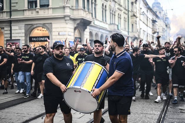Fenerbahce fans march towards Liebenau Stadium ahead of Sturm Graz clash GRAZ, AUSTRIA - AUGUST 11: Fenerbahce fans march in a cortege towards Liebenau Stadium ahead of the UEFA Champions League third qualifying round second-leg match between Sturm Graz and Fenerbahce in Graz, Austria on August 11, 2026. Agit Erdi Ulukaya Anadolu Graz Austria. Editorial use only. Please get in touch for any other usage.  Copyright: x2026xAnadoluxAgitxErdixUlukayax