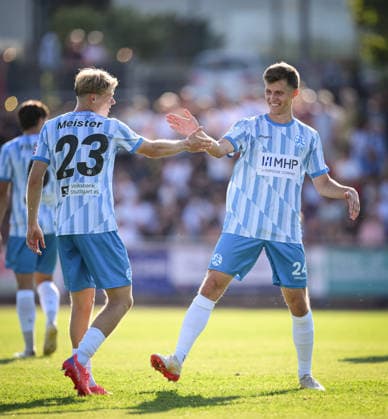 Fussball WFV Pokal 2026 2027 3. Runde 11.08.2026 FC Rottenburg - SV Stuttgarter Kickers JUBEL Kickers; Vincent Schwab (re klascht den Torschuetze zum 0-2 Christoph Meister (li) ab *** Soccer WFV Cup 2026–2027, Round 3, August 11, 2026: FC Rottenburg vs. SV Stuttgarter Kickers. CELEBRATION: Kickers Vincent Schwab high-fives goal scorer Christoph Meister after the 0–2 goal.