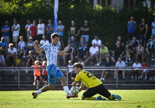 Fussball WFV Pokal 2026 2027 3. Runde 11.08.2026 FC Rottenburg - SV Stuttgarter Kickers David Stojak (li, Kickers) gegen Torwart Julian Haefner (re, FC Rottenburg) *** Soccer WFV Cup 2026–2027, Round 3, August 11, 2026: FC Rottenburg vs. SV Stuttgarter Kickers; David Stojak (left), Kickers, against goalkeeper Julian Haefner (right), FC Rottenburg