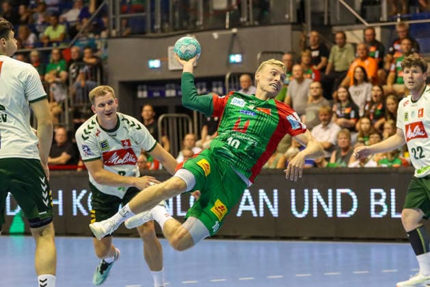 11.08.2026, xgox, Handball - Hummel Cup 2026 SC Magdeburg - GWD Mindenemspor, v.l. Gisli Thorgeir Kristjansson (Magdeburg, 10) wirft Tor, Torschuetze, erzielt Tor, Treffer, scores the goal Magdeburg *** August 11, 2026, xgox, Handball Hummel Cup 2026 SC Magdeburg vs. GWD Mindenemspor, from left: Gisli Thorgeir Kristjansson (Magdeburg), 10 shots on goal, goal scorer, scores a goal, Magdeburg