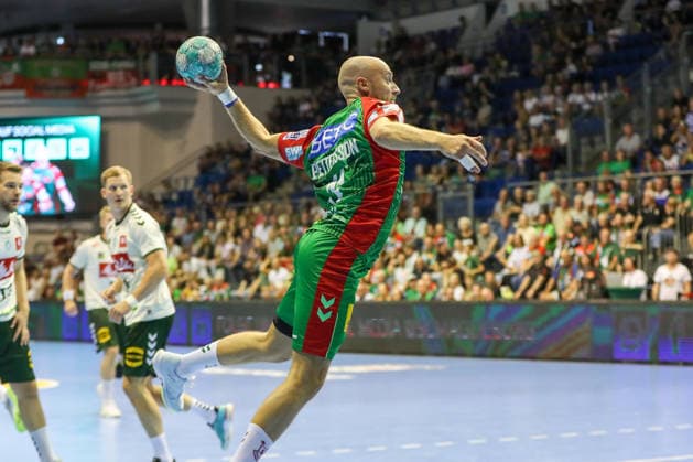 11.08.2026, xgox, Handball - Hummel Cup 2026 SC Magdeburg - GWD Mindenemspor, v.l. Daniel Pettersson (Magdeburg, 11) wirft Tor, Torschuetze, erzielt Tor, Treffer, scores the goal Magdeburg *** August 11, 2026, xgox, Handball Hummel Cup 2026 SC Magdeburg vs. GWD Mindenemspor, from left: Daniel Pettersson (Magdeburg), No. 11 scores a goal, goal scorer, scores the goal, Magdeburg