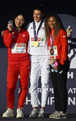 Poland s Ewa Swoboda , winner of the silver medal; Great Britain s Amy Hunt , winner of the gold medal and Belgian Delphine Nkansa , winner of the bronze medal pictured on the podium of the 100m event on the second day of the European Athletics Championships (August 10-18) in Birmingham, United Kingdom, on Tuesday 11 August 2026. ERICxLALMAND  x183180574x