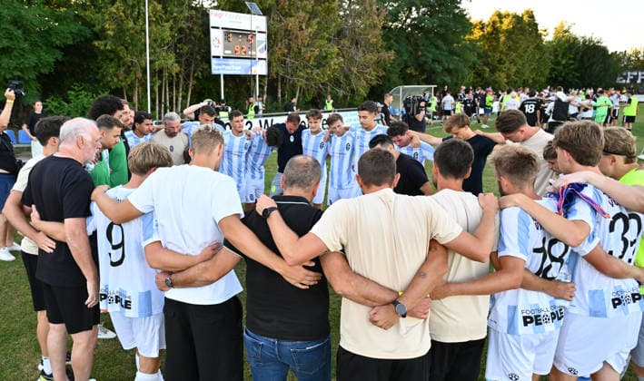 11.08.2026 - Fussball - Saison 2026 2027 - BFV - Toto-Pokal : FC Wendelstein - TSV 1860 München ( Löwen ) - - xwoxzix - Teamkreis Mannschaft Team 1860 nach Spielende *** August 11, 2026 Soccer Season 2026–2027 BFV Toto Cup FC Wendelstein TSV 1860 Munich Lions xwoxzix Team Circle Squad Team 1860 after the game