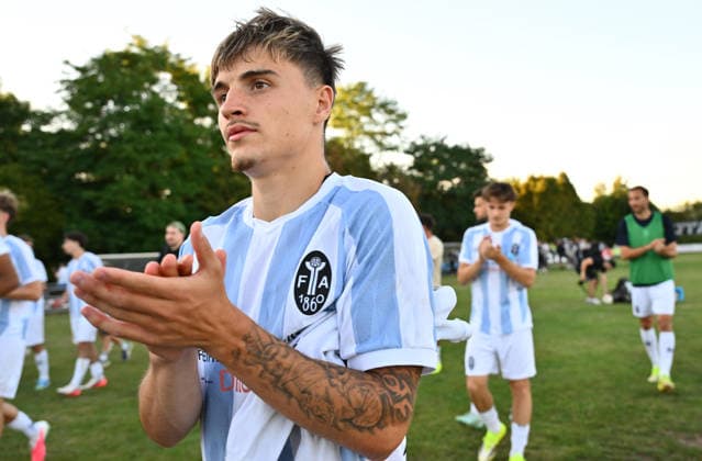 11.08.2026 - Fussball - Saison 2026 2027 - BFV - Toto-Pokal : FC Wendelstein - TSV 1860 München ( Löwen ) - - xwoxzix - Mark Gevorgyan (24, TSV 1860 München ) nach Spielende *** August 11, 2026 Soccer Season 2026–2027 BFV Toto Cup FC Wendelstein TSV 1860 Munich Löwen xwoxzix Mark Gevorgyan 24, TSV 1860 Munich after the game