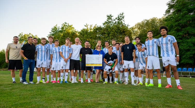11.08.2026 - Fussball - Saison 2026 2027 - BFV - Toto-Pokal : FC Wendelstein - TSV 1860 München ( Löwen ) - - xwoxzix - Mannschaft Team 1860 - Übergabe Siegerscheck nach Spielende *** August 11, 2026 Soccer Season 2026–2027 BFV Toto Cup FC Wendelstein TSV 1860 Munich Lions xwoxzix Team 1860 Presentation of the winner s check after the game