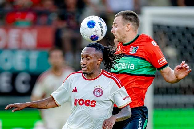 NIJMEGEN - Olympiacos Piraeus aanvaller Gelson Martins, N.E.C. Nijmegen middenvelder Darko Nejasmic tijdens de Champions League wedstrijd tussen N.E.C. en Olympiacos in Stadion de Goffert op 11 augustus 2026 in Nijmegen , Nederland. - *** NIJMEGEN: Olympiacos Piraeus forward Gelson Martins and NEC Nijmegen midfielder Darko Nejasmic during the Champions League match between NEC and Olympiacos at De Goffert Stadium on August 11, 2026, in Nijmegen, the Netherlands
