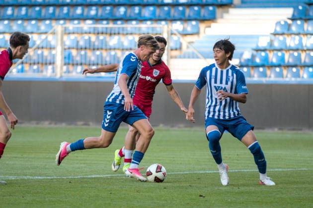 11.08.2026 Fußball Herren 2026 2027 Regionalliga Nordost 4. Spieltag 1. FC Magdeburg II - SV Babelsberg 03 Avnet Arena Magdeburg Cornelius Bräunling (Magdeburg, 29, blau-weiß) setzt sich im Strafraum durch. Magdeburg Sachsen-Anhalt Deutschland *** August 11, 2026 Men s Soccer 2026–2027 Northeast Regional League, Matchday 4: 1 FC Magdeburg II vs. SV Babelsberg 03, Avnet Arena, Magdeburg, Cornelius Bräunling, Magdeburg, 29, in blue and white, breaks through in the penalty area Magdeburg, Saxony-Anhalt, Germany