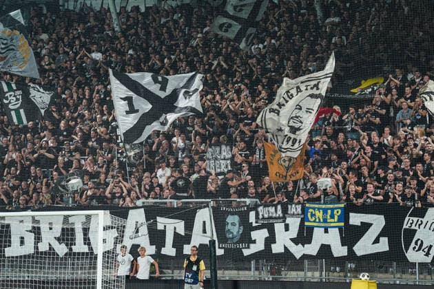 Fussball: Österreich: UEFA Champions League Qualifikation 2026 2027 - 3. Runde, 11.08.2026 - SK Sturm Graz (Österreich) vs. Fenerbahce Istanbul (Türkei) - Merkur Arena (Graz, Österreich); Sturm Graz Fans, Ultras *** Soccer Austria UEFA Champions League Qualifiers 2026–2027, Round 3, August 11, 2026: SK Sturm Graz (Austria) vs. Fenerbahçe Istanbul (Turkey) at Merkur Arena, Graz, Austria; Sturm Graz fans, Ultras Copyright: xLUKAxKOLANOVICx