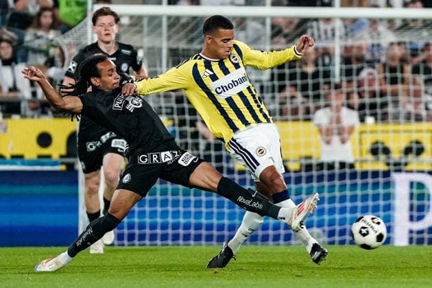 Fussball: Österreich: UEFA Champions League Qualifikation 2026 2027 - 3. Runde, 11.08.2026 - SK Sturm Graz (Österreich) vs. Fenerbahce Istanbul (Türkei) - Merkur Arena (Graz, Österreich); Emran Soglo (Sturm Graz), Mason Greenwood (Fenerbahce SK) *** Soccer Austria UEFA Champions League Qualifying 2026–2027, Round 3, August 11, 2026: SK Sturm Graz (Austria) vs. Fenerbahçe Istanbul (Turkey) at Merkur Arena, Graz, Austria. Emran Soglo (Sturm Graz), Mason Greenwood (Fenerbahçe SK) Copyright: xLUKAxKOLANOVICx