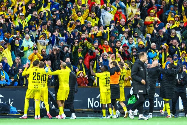 Fotball, Champions League 2025 2026: Bodo Glimt - Union Saint-Gilloise Bodo 20260811. Bodo Glimt feirer etter seier under kvalifiseringskampen til Champions League mellom Bodo Glimt og Union Saint-Gilloise pa Aspmyra stadion. Foto: Mats Torbergsen NTB Bodo Norge EDITORIAL USE ONLY. RESTRICTED USE FOR BETTING COMPANIES Ref:_SPOM4aSQkb6wvY.jpg *** Soccer, Champions League 2025 2026 Bodo Glimt Union Saint Gilloise Bodo 20260811 Bodo Glimt celebrates after winning the Champions League qualifying match between Bodo Glimt and Union Saint Gilloise at Aspmyra Stadium. Photo: Mats Torbergsen, NTB Bodo, Norway EDITORIAL USE ONLY RESTRICTED USE FOR BETTING COMPANIES  Copyright: xMatsxTorbergsenx xNTBx