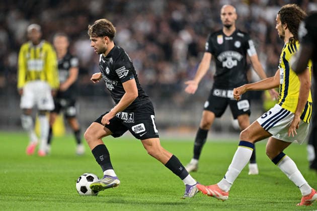 SOCCER - UEFA CL, Sturm vs Fenerbahce GRAZ,AUSTRIA,11.AUG.26 - SOCCER - UEFA Champions League, qualification, SK Sturm Graz vs Fenerbahce Istanbul. Image shows Simon Seidl (Sturm) and Matteo Guendouzi (Fenerbahce).  GEPAxpictures xAvnixRetkoceri
