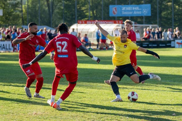 Torchance durch Fabian Eisele (SG Sonnenhof Großaspach, 23), SSV Schwäbisch Hall vs. SG Sonnenhof Großaspach, Fussball, WFV-Pokal, 3. Runde, 11.08.2026 Schwäbisch Hall Baden-Wuerttemberg Deutschland *** Scoring chance by Fabian Eisele, SG Sonnenhof Großaspach, 23, SSV Schwäbisch Hall vs. SG Sonnenhof Großaspach, Soccer, WFV Cup, 3rd Round, August 11, 2026, Schwäbisch Hall, Baden-Württemberg, Germany Copyright: xkolbert-press PhilipxZieglerx