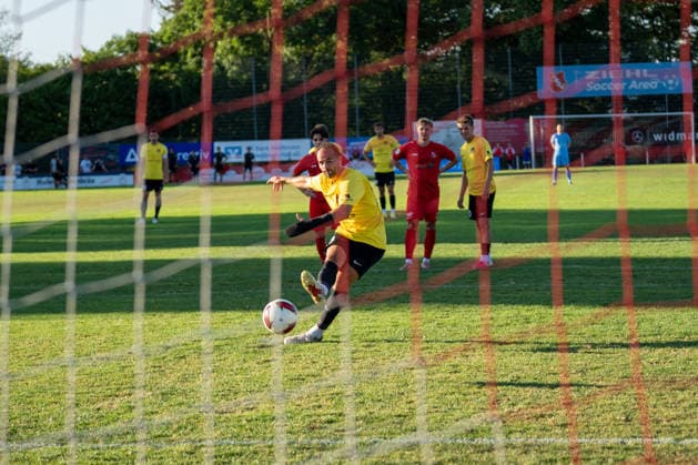 Fabian Eisele (SG Sonnenhof Großaspach, 23) erzielt das 0:3 durch einen Handelfmeter, SSV Schwäbisch Hall vs. SG Sonnenhof Großaspach, Fussball, WFV-Pokal, 3. Runde, 11.08.2026 Schwäbisch Hall Baden-Wuerttemberg Deutschland *** Fabian Eisele of SG Sonnenhof Großaspach, 23, scores the 0-3 goal on a handball penalty kick, SSV Schwäbisch Hall vs. SG Sonnenhof Großaspach, Soccer, WFV Cup, 3rd Round, August 11, 2026, Schwäbisch Hall, Baden-Württemberg, Germany Copyright: xkolbert-press PhilipxZieglerx