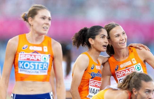 BIRMINGHAM - Amina Maatoug and Jennifer Gulikers after the 5000 meter final on the second day of the European Athletics Championships. IRIS VAN DEN BROEK ANP xVIxANPxSportx xxANPxIVx 565281028 originalFilename: 565281028.jpg