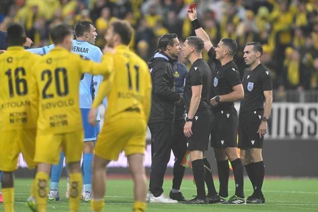 Bodo Glimt v Royale Union Saint-Gilloise - UEFA Champions League BODO, NORWAY - AUGUST 11 : referee Kovacs Istvan (ROU) issues red cards after the UEFA Champions League 2026 27 third qualifying round second leg between Bodo Glimt and Royale Union Saint-Gilloise on August 11, 2026 in Bodo, Norway, 11 08 2026 Bodo Norway  Copyright: xNicoxVereeckenx