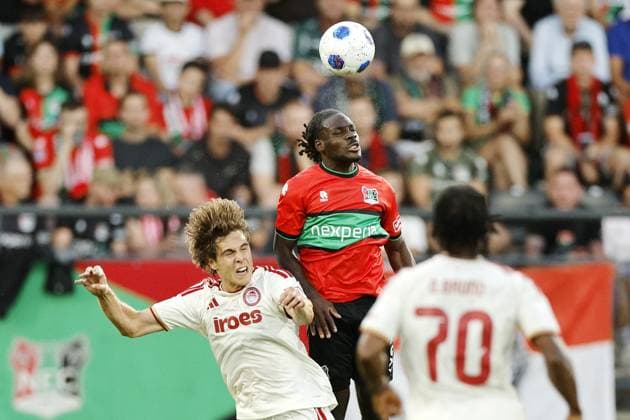 NIJMEGEN - (lr) Kostas Fortounis of Olympiakos Piraeus, Brayann Pereira of NEC Nijmegen during the 3rd Champions League qualifying round between NEC and Olympiakos Piraeus at De Goffert on August 11, 2026 in Nijmegen, the Netherlands. BART STOUTJESDIJK ANP UEFA Champion League Third qualifying round 2nd leg 2026-2027 xVIxANPxSportx xxANPxIVx 565281237 originalFilename: 565281237.jpg