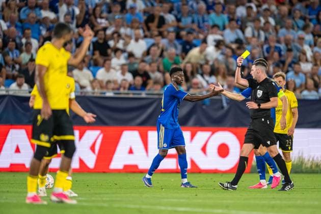 A yellow card for Tom Pettersson during Champions League qualifying round 3 match, SK Slovan Bratislava - Mjallby AIF , 11. august 2026, Tehelne pole Stadium, Bratislava, Slovakia Copyright: xMICHALxFAJT,ZOSPORTU.SKx MAJ_5931