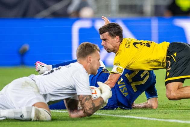 A skrimish before Robin Wallinder during Champions League qualifying round 3 match, SK Slovan Bratislava - Mjallby AIF , 11. august 2026, Tehelne pole Stadium, Bratislava, Slovakia Copyright: xMICHALxFAJT,ZOSPORTU.SKx MAJ_5935