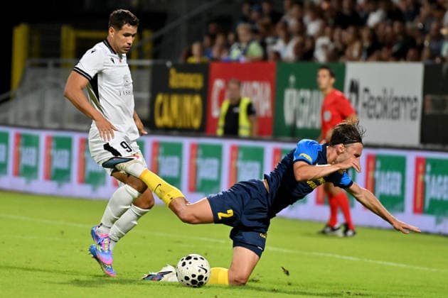 CELJE; SLOVENIA - ARMENIA 11: Pijus Sirvys of Celje (R) in action against Arayik Eloyan of Ararat-Armenia (L) during the UEFA Champions League QR-3 second match between Celje (Slovenia) and Ararat-Armenia (Armenia) at Stadion Celje, Celje on August 11, 2026 in Celje, Slovenia. (Photo by Igor Kupljenik Sports Press Photo).  Copyright: xIgorxKupljenikx xSPPx Sportspressphoto_SPR204334