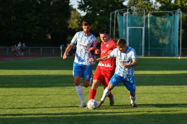 Elvir Zukaj (SV Stuttgarter Kickers, 04), Aaron Leyhr (FC Rottenburg, 32), Sebastian Mueller (SV Stuttgarter Kickers, 09) FC Rottenburg vs. SV Stuttgarter Kickers ,Fussball, WFV-Pokal, Gruppe 3, 3. Runde, Wuerttemberg, Saison 2026 2027, 11.08.2026, FC Rottenburg vs. SV Stuttgarter Kickers ,Fussball, WFV-Pokal, Gruppe 3, 3. Runde, Wuerttemberg, Saison 2026 2027, 11.08.2026 Rottenburg am Neckar *** Elvir Zukaj, SV Stuttgarter Kickers, 04, Aaron Leyhr, FC Rottenburg, 32, Sebastian Mueller, SV Stuttgarter Kickers, 09, FC Rottenburg vs. SV Stuttgarter Kickers, Soccer, WFV Cup, Group 3, Round 3, Württemberg, 2026–2027 Season, August 11, 2026, FC Rottenburg vs. SV Stuttgarter Kickers, Soccer, WFV Cup, Group 3, Round 3, Württemberg, 2026–2027 Season, August 11, 2026, Rottenburg am Neckar Copyright: xEibner-Pressefoto RalphxKunzex EP_RKE