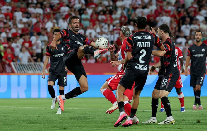 Crvena Zvezda v Hapoel Beer Sheva, UEFA Champions League, third qualifying round, 2nd leg Season 2026 2027 Belgrade, Serbia. 11th August, 2026. Hapoel s Miguel Vitor during the UEFA Champions League, third qualifying round, 2nd leg football match between Crvena Zvezda (Red Star) and Hapoel Beer-Sheva at the Rajko Mitic Stadium on August 11, 2026 in Belgrade, Serbia. Belgrade Serbia Copyright: xPedjaxMilosavljevicx x