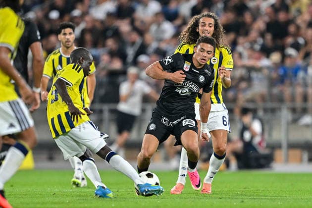 SOCCER - UEFA CL, Sturm vs Fenerbahce GRAZ,AUSTRIA,11.AUG.26 - SOCCER - UEFA Champions League, qualification, SK Sturm Graz vs Fenerbahce Istanbul. Image shows N Golo Kante (Fenerbahce), Jacob Hoedl (Sturm) and Matteo Guendouzi (Fenerbahce).  GEPAxpictures xAvnixRetkoceri
