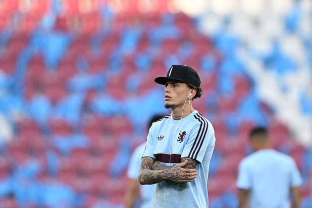 Ahead of PSG v Aston Villa - UEFA Super Cup SALZBURG, AUSTRIA - AUGUST 11: Kosta Nedeljkovic of Aston Villa inspects the pitch at Salzburg Stadium in Salzburg, Austria, ahead of the UEFA Super Cup match against PSG on August 11, 2026. Harun Ozalp Anadolu Salzburg Austria. Editorial use only. Please get in touch for any other usage.  Copyright: x2026xAnadoluxHarunxOzalpx