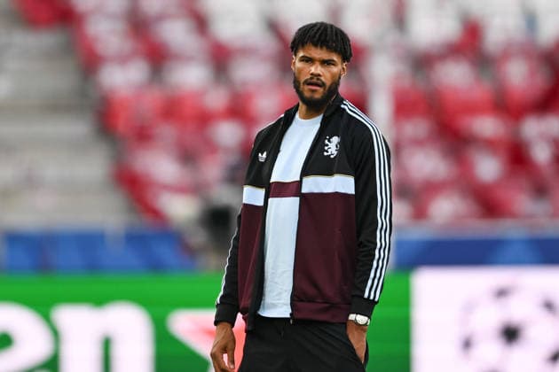 Ahead of PSG v Aston Villa - UEFA Super Cup SALZBURG, AUSTRIA - AUGUST 11: Tyrone Mings of Aston Villa inspects the pitch at Salzburg Stadium in Salzburg, Austria, ahead of the UEFA Super Cup match against PSG on August 11, 2026. Harun Ozalp Anadolu Salzburg Austria. Editorial use only. Please get in touch for any other usage.  Copyright: x2026xAnadoluxHarunxOzalpx