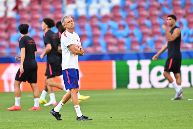 PSG hold final training session ahead of UEFA Super Cup SALZBURG, AUSTRIA - AUGUST 11: Paris Saint-Germain s head coach Luis Enrique leads his team s final training session under head coach Luis Enrique at Salzburg Stadium in Salzburg, Austria, ahead of the UEFA Super Cup match against Aston Villa on August 11, 2026. Isa Terli Anadolu Salzburg Austria. Editorial use only. Please get in touch for any other usage.  Copyright: x2026xAnadoluxIsaxTerlix