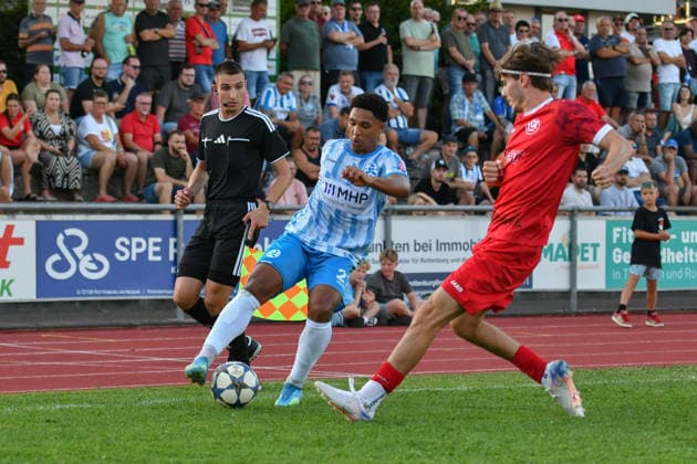 David Udogu (SV Stuttgarter Kickers, 27), Raphael Langer (FC Rottenburg, 03) FC Rottenburg vs. SV Stuttgarter Kickers ,Fussball, WFV-Pokal, Gruppe 3, 3. Runde, Wuerttemberg, Saison 2026 2027, 11.08.2026, FC Rottenburg vs. SV Stuttgarter Kickers ,Fussball, WFV-Pokal, Gruppe 3, 3. Runde, Wuerttemberg, Saison 2026 2027, 11.08.2026 Rottenburg am Neckar *** David Udogu, SV Stuttgarter Kickers, 27; Raphael Langer, FC Rottenburg, 03; FC Rottenburg vs. SV Stuttgarter Kickers; Soccer; WFV Cup; Group 3; Round 3; Württemberg; 2026–2027 Season; August 11, 2026, FC Rottenburg vs. SV Stuttgarter Kickers, Soccer, WFV Cup, Group 3, Round 3, Württemberg, 2026–2027 Season, August 11, 2026, Rottenburg am Neckar Copyright: xEibner-Pressefoto RalphxKunzex EP_RKE