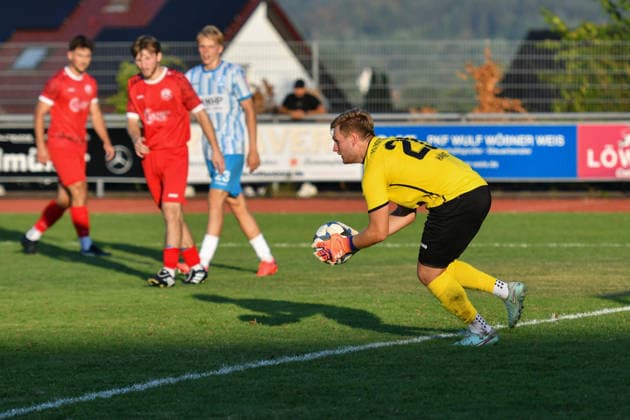 kein Problem fuer Julian Haefner (FC Rottenburg, 26) FC Rottenburg vs. SV Stuttgarter Kickers ,Fussball, WFV-Pokal, Gruppe 3, 3. Runde, Wuerttemberg, Saison 2026 2027, 11.08.2026, FC Rottenburg vs. SV Stuttgarter Kickers ,Fussball, WFV-Pokal, Gruppe 3, 3. Runde, Wuerttemberg, Saison 2026 2027, 11.08.2026 Rottenburg am Neckar *** No problem for Julian Haefner, FC Rottenburg, 26 FC Rottenburg vs. SV Stuttgarter Kickers, Soccer, WFV Cup, Group 3, Round 3, Württemberg, 2026–2027 Season, August 11, 2026, FC Rottenburg vs. SV Stuttgarter Kickers, Soccer, WFV Cup, Group 3, Round 3, Württemberg, 2026–2027 Season, August 11, 2026, Rottenburg am Neckar Copyright: xEibner-Pressefoto RalphxKunzex EP_RKE