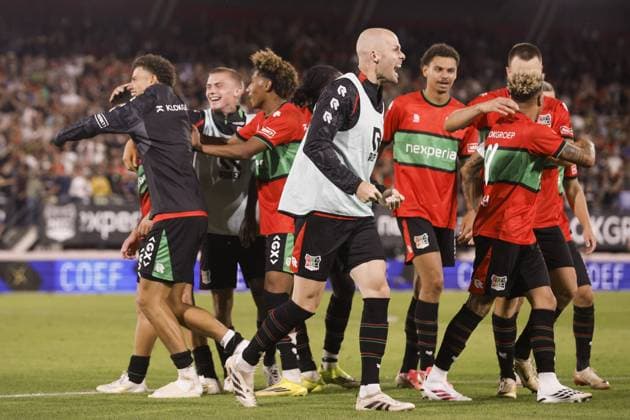 NIJMEGEN - Emre Mor of NEC Nijmegen (l) receives congratulations after scoring the 2-1 goal during the 3rd Champions League qualifying round between NEC and Olympiakos Piraeus at De Goffert on August 11, 2026 in Nijmegen, the Netherlands. BART STOUTJESDIJK ANP UEFA Champion League Third qualifying round 2nd leg 2026-2027 xVIxANPxSportx xxANPxIVx 565283875 originalFilename: 565283875.jpg