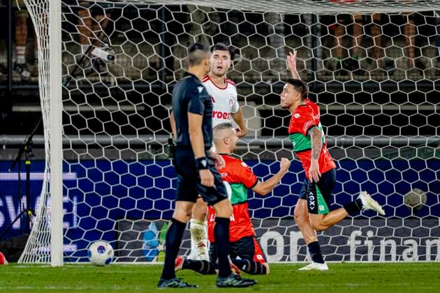 NIJMEGEN - N.E.C. Nijmegen aanvaller Emre Mor scoort de 2-1 en viert zijn doelpunt tijdens de Champions League wedstrijd tussen N.E.C. en Olympiacos in Stadion de Goffert op 11 augustus 2026 in Nijmegen , Nederland. - *** NIJMEGEN N E C Nijmegen forward Emre Mor scores the 2-1 goal and celebrates his goal during the Champions League match between N E C and Olympiacos at Stadion de Goffert on August 11, 2026, in Nijmegen, the Netherlands