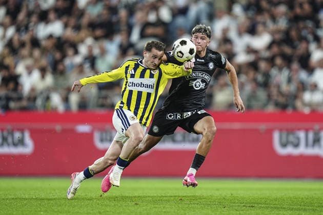 Sturm Graz v Fenerbahce - UEFA Champions League GRAZ, AUSTRIA - AUGUST 11: Arjan Malic (R) of Sturm Graz in action against Kerem Akturkoglu (L) of Fenerbahce during the UEFA Champions League third qualifying round second leg match between Sturm Graz and Fenerbahce at Liebenau Stadium on August 11, 2026 in Graz, Austria. Agit Erdi Ulukaya Anadolu Graz Austria. Editorial use only. Please get in touch for any other usage.  Copyright: x2026xAnadoluxAgitxErdixUlukayax