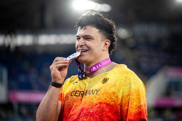 11.08.2026, GBR, Leichtathletik, Europameisterschaft 2026, Abendsession Tag 2, Birmingham Merlin Hummel ( Deutschland ) jubelt über Platz 2 und die Silber Medaille, Hammerwurf Herren, Finale Birmingham Alexander Stadium England Großbritannien *** August 11, 2026, GBR, Track and Field, 2026 European Championships, Evening Session, Day 2, Birmingham Merlin Hummel Germany celebrates second place and the silver medal, Men s Hammer Throw, Final, Alexander Stadium, Birmingham, England, Great Britain Copyright: xNordphoto Memmlerx