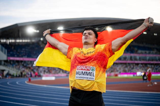 11.08.2026, GBR, Leichtathletik, Europameisterschaft 2026, Abendsession Tag 2, Birmingham Merlin Hummel ( Deutschland ) jubelt über Platz 2 und die Silber Medaille, Hammerwurf Herren, Finale Birmingham Alexander Stadium England Großbritannien *** August 11, 2026, GBR, Track and Field, 2026 European Championships, Evening Session, Day 2, Birmingham Merlin Hummel Germany celebrates second place and the silver medal, Men s Hammer Throw, Final, Alexander Stadium, Birmingham, England, Great Britain Copyright: xNordphoto Memmlerx