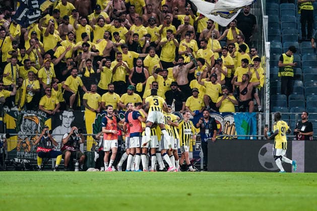 Fussball: Österreich: UEFA Champions League Qualifikation 2026 2027 - 3. Runde, 11.08.2026 - SK Sturm Graz (Österreich) vs. Fenerbahce Istanbul (Türkei) - Merkur Arena (Graz, Österreich); Fenerbahce bejubelt das Tor zum 0-1 durch Talisca (Fenerbahce SK) *** Soccer Austria UEFA Champions League Qualifying 2026–2027, Round 3, August 11, 2026: SK Sturm Graz (Austria) vs. Fenerbahçe Istanbul (Turkey) at Merkur Arena, Graz, Austria. Fenerbahçe celebrates Talisca’s goal to make it 0–1. Fenerbahçe SK Copyright: xLUKAxKOLANOVICx