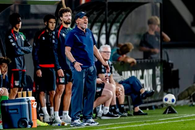 NIJMEGEN - N.E.C. Nijmegen trainer Dick Schreuder tijdens de Champions League wedstrijd tussen N.E.C. en Olympiacos in Stadion de Goffert op 11 augustus 2026 in Nijmegen , Nederland. - *** NIJMEGEN N E C Nijmegen coach Dick Schreuder during the Champions League match between N E C and Olympiacos at Stadion de Goffert on August 11, 2026, in Nijmegen, the Netherlands