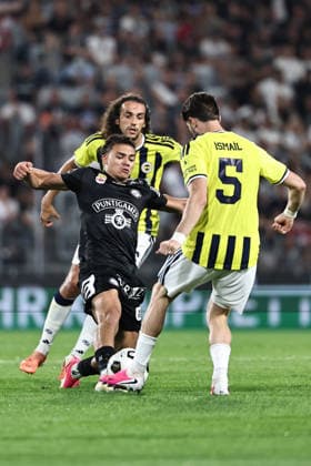 SOCCER - UEFA CL, Sturm vs Fenerbahce GRAZ,AUSTRIA,11.AUG.26 - SOCCER - UEFA Champions League, qualification, SK Sturm Graz vs Fenerbahce Istanbul. Image shows MattÃ o Guendouzi (Fenerbahce), Jacob Hoedl (Sturm) and Ismail Yueksek (Fenerbahce).  GEPAxpictures xChrisxBauer