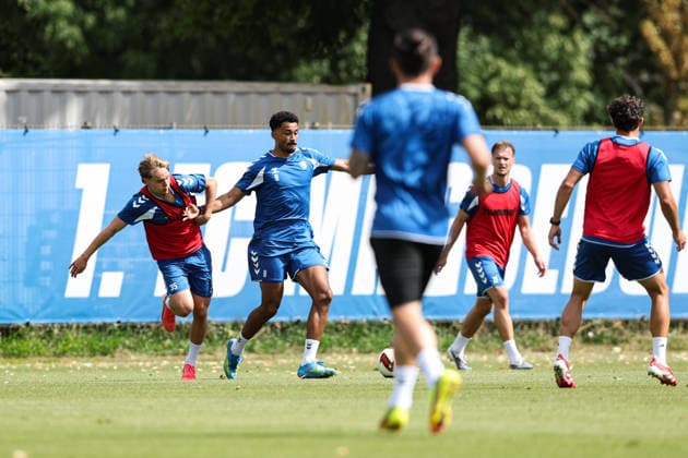 Emmanuel Iyoha (1. FC Magdeburg,8) gegen Magnus Baars (1. FC Magdeburg,35) - 2. Fußball Bundesliga Saison 2026-2027 1. FC Magdeburg Training an der Avnet Arena in Magdeburg - Fußball,Mann,Männer,Deutschland,11.08.2026 *** Emmanuel Iyoha (1 FC Magdeburg, 8) vs. Magnus Baars (1 FC Magdeburg, 35) 2. Bundesliga Season 2026–2027 1 FC Magdeburg Training at the Avnet Arena in Magdeburg Soccer, Man,Men, Germany, August 11, 2026