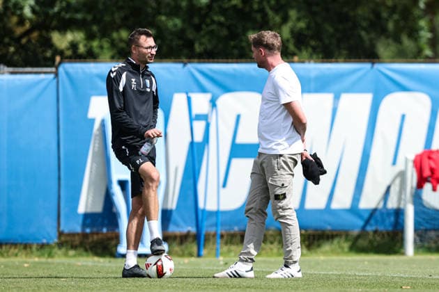 Sportdirektor Peer Jaekel (1. FC Magdeburg) mit Trainer Pascal Ibold (1. FC Magdeburg) - 2. Fußball Bundesliga Saison 2026-2027 1. FC Magdeburg Training an der Avnet Arena in Magdeburg - Fußball,Mann,Männer,Deutschland,11.08.2026 *** Sports Director Peer Jaekel of 1. FC Magdeburg with Coach Pascal Ibold of 1. FC Magdeburg 2, Bundesliga, 2026–2027 season, 1. FC Magdeburg training at the Avnet Arena in Magdeburg, soccer, man, men, Germany, August 11, 2026