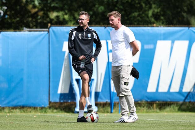 Sportdirektor Peer Jaekel (1. FC Magdeburg) mit Trainer Pascal Ibold (1. FC Magdeburg) - 2. Fußball Bundesliga Saison 2026-2027 1. FC Magdeburg Training an der Avnet Arena in Magdeburg - Fußball,Mann,Männer,Deutschland,11.08.2026 *** Sports Director Peer Jaekel of 1. FC Magdeburg with Coach Pascal Ibold of 1. FC Magdeburg 2, Bundesliga, 2026–2027 season, 1. FC Magdeburg training at the Avnet Arena in Magdeburg, soccer, man, men, Germany, August 11, 2026
