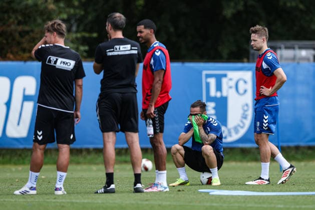 Baris Atik (1. FC Magdeburg,23) und Paul Jaeckel (1. FC Magdeburg,6) - 2. Fußball Bundesliga Saison 2026-2027 1. FC Magdeburg Training an der Avnet Arena in Magdeburg - Fußball,Mann,Männer,Deutschland,11.08.2026 *** Baris Atik, 1 FC Magdeburg, 23, and Paul Jaeckel, 1 FC Magdeburg, 6, 2026–2027 Bundesliga season, 1 FC Magdeburg training at the Avnet Arena in Magdeburg, soccer, man,Men, Germany, August 11, 2026