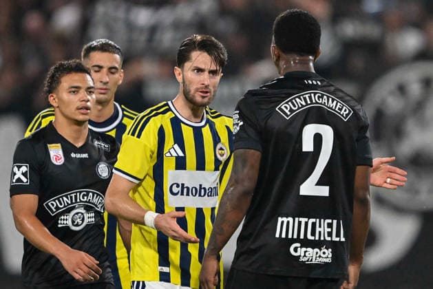 SOCCER - UEFA CL, Sturm vs Fenerbahce GRAZ,AUSTRIA,11.AUG.26 - SOCCER - UEFA Champions League, qualification, SK Sturm Graz vs Fenerbahce Istanbul. Image shows Jacob Hoedl (Sturm), Ismail Yuksek (Fenerbahce) and Jeyland Mitchell (Sturm).  GEPAxpictures xAvnixRetkoceri