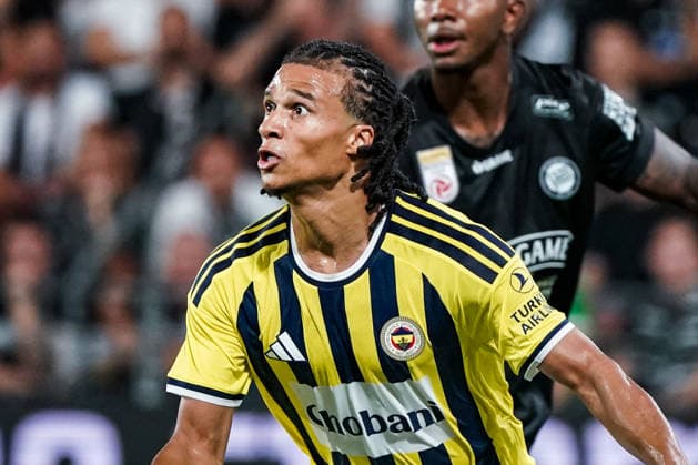 Fussball: Österreich: UEFA Champions League Qualifikation 2026 2027 - 3. Runde, 11.08.2026 - SK Sturm Graz (Österreich) vs. Fenerbahce Istanbul (Türkei) - Merkur Arena (Graz, Österreich); Nathan Ake (Fenerbahce SK) *** Soccer Austria UEFA Champions League Qualifying 2026–2027, Round 3, August 11, 2026, SK Sturm Graz (Austria) vs. Fenerbahçe Istanbul (Turkey), Merkur Arena, Graz, Austria; Nathan Ake, Fenerbahçe SK Copyright: xLUKAxKOLANOVICx