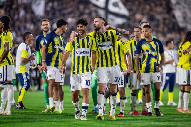 STURM GRAZ - FENERBAHCE Players of Fenerbahce Marco Asensio, Milan Skriniar celebrate with fans after the second leg of third qualifying round of UEFA Champions league football match between SK Sturm Graz and Fenerbahce BK at the Stadion Graz Liebenau. Graz, Austria, August 11, 2026. Photo by Branislav Racko Copyright: xx 080A3066